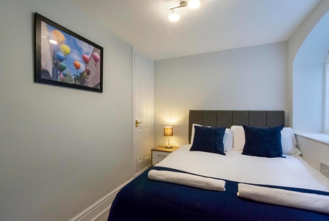 Free Parking! Very Large 2 Bedroom Clifton Flat Бристол Екстериор снимка