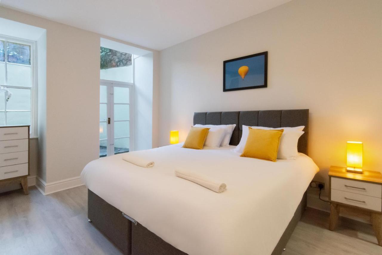 Free Parking! Very Large 2 Bedroom Clifton Flat Бристол Екстериор снимка