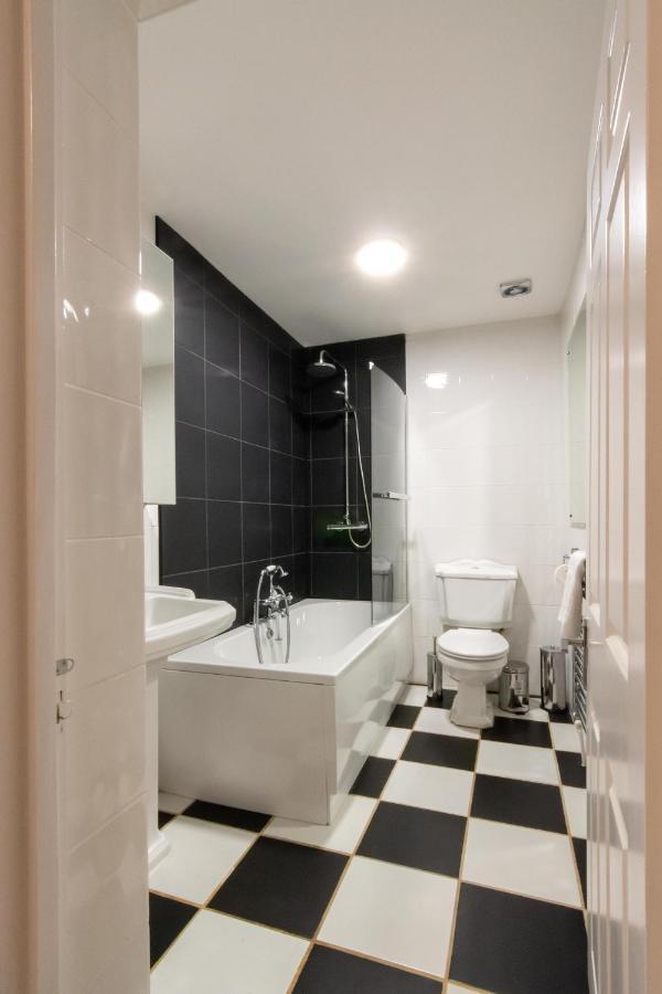 Free Parking! Very Large 2 Bedroom Clifton Flat Бристол Екстериор снимка
