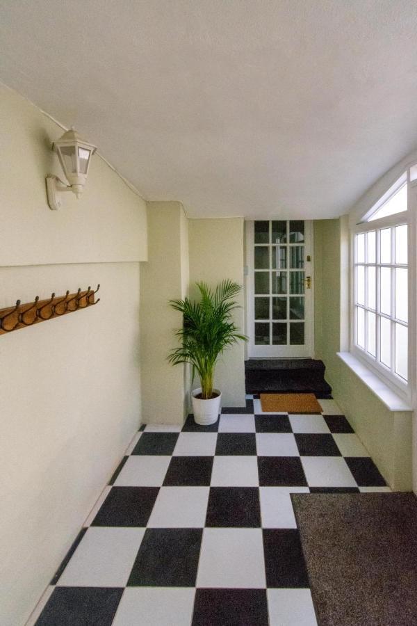 Free Parking! Very Large 2 Bedroom Clifton Flat Бристол Екстериор снимка