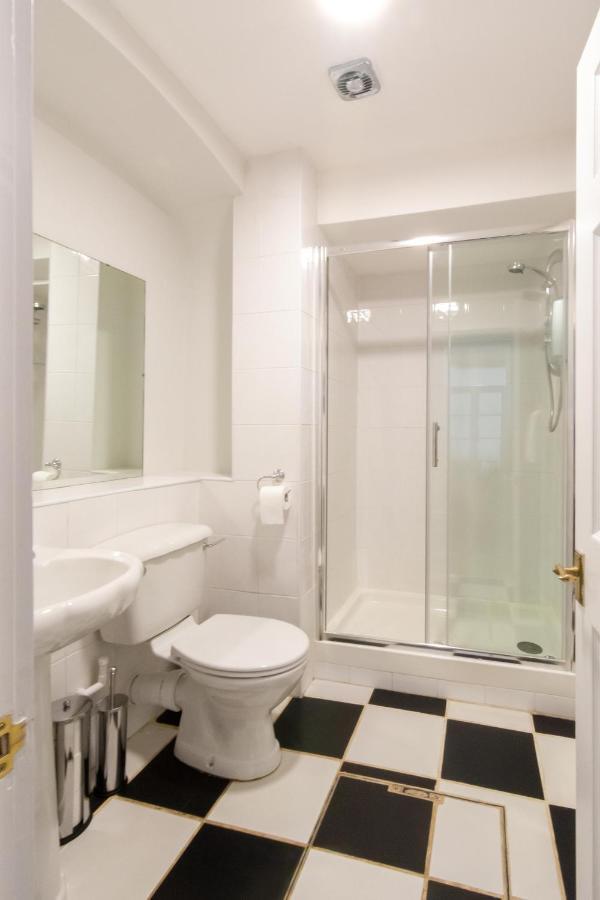Free Parking! Very Large 2 Bedroom Clifton Flat Бристол Екстериор снимка