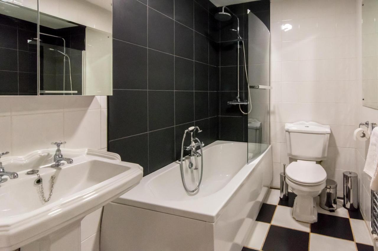 Free Parking! Very Large 2 Bedroom Clifton Flat Бристол Екстериор снимка